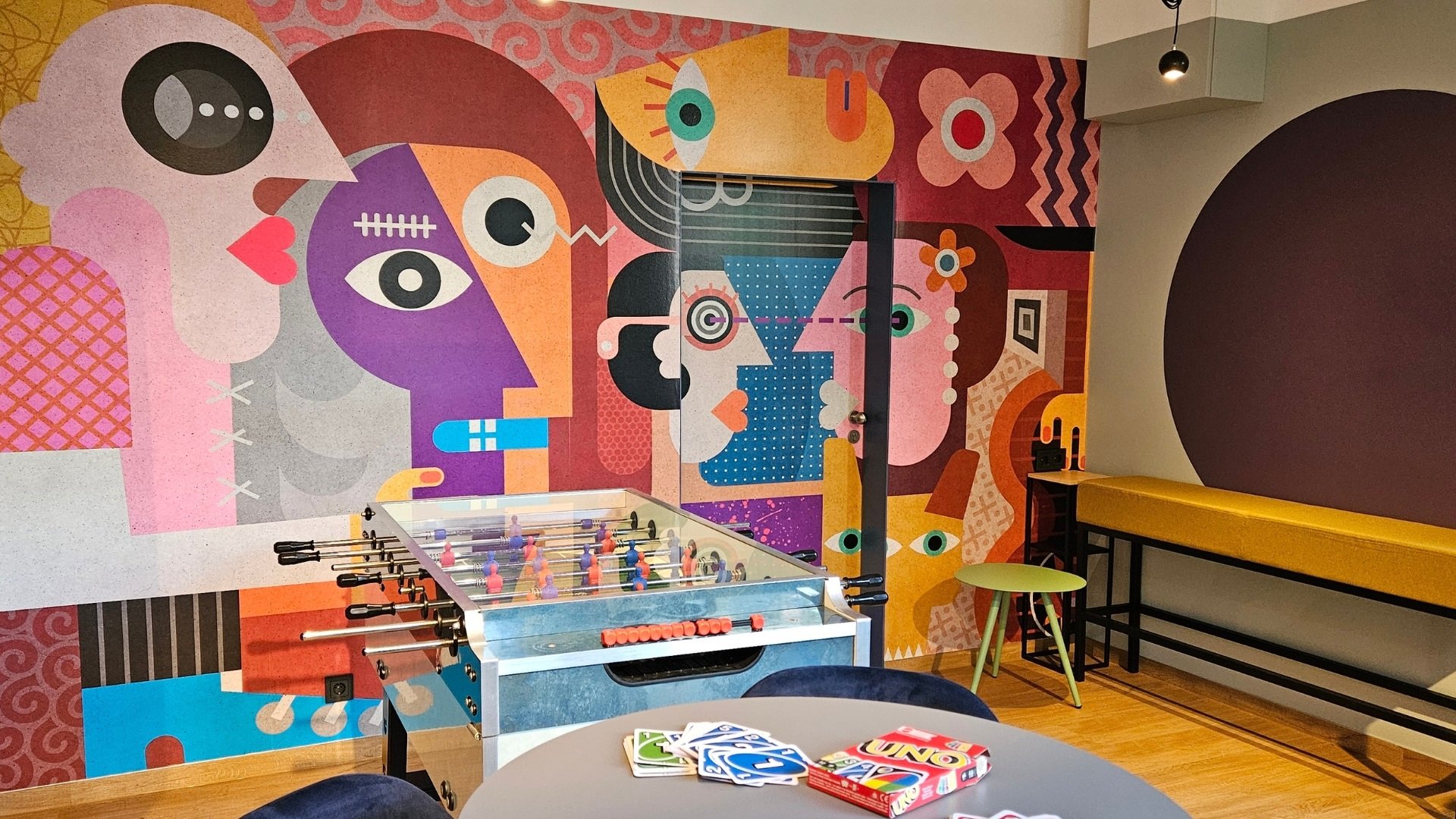 Median Hotel Hannover Lehrte Colorful room with foosball table, card game, and modern wall mural