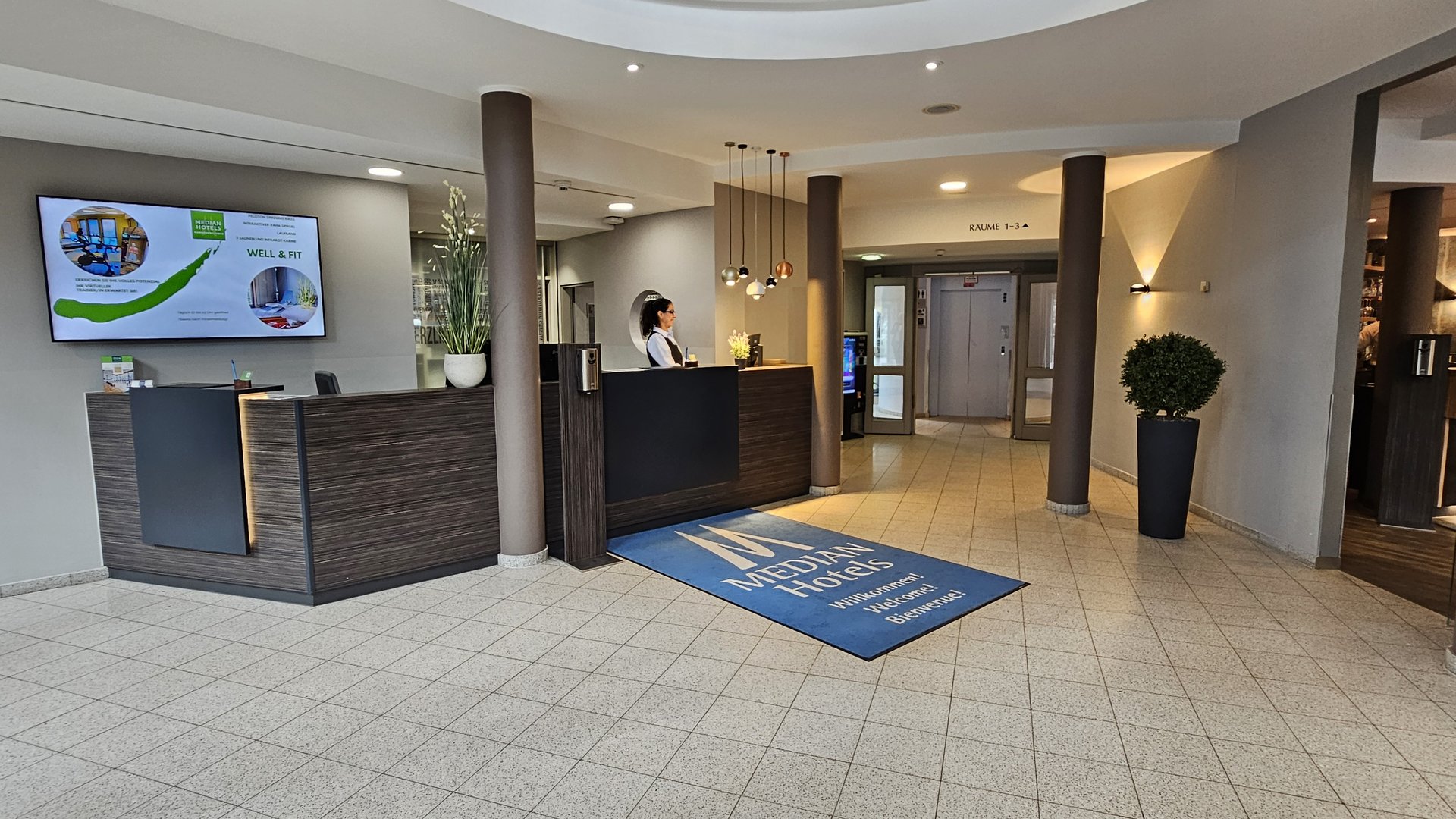 Median Hotel Hannover Lehrte Hotel reception with receptionist and welcome mat at Median Hotels